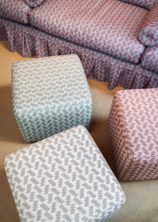 Skapa Ottoman with fixed cover
